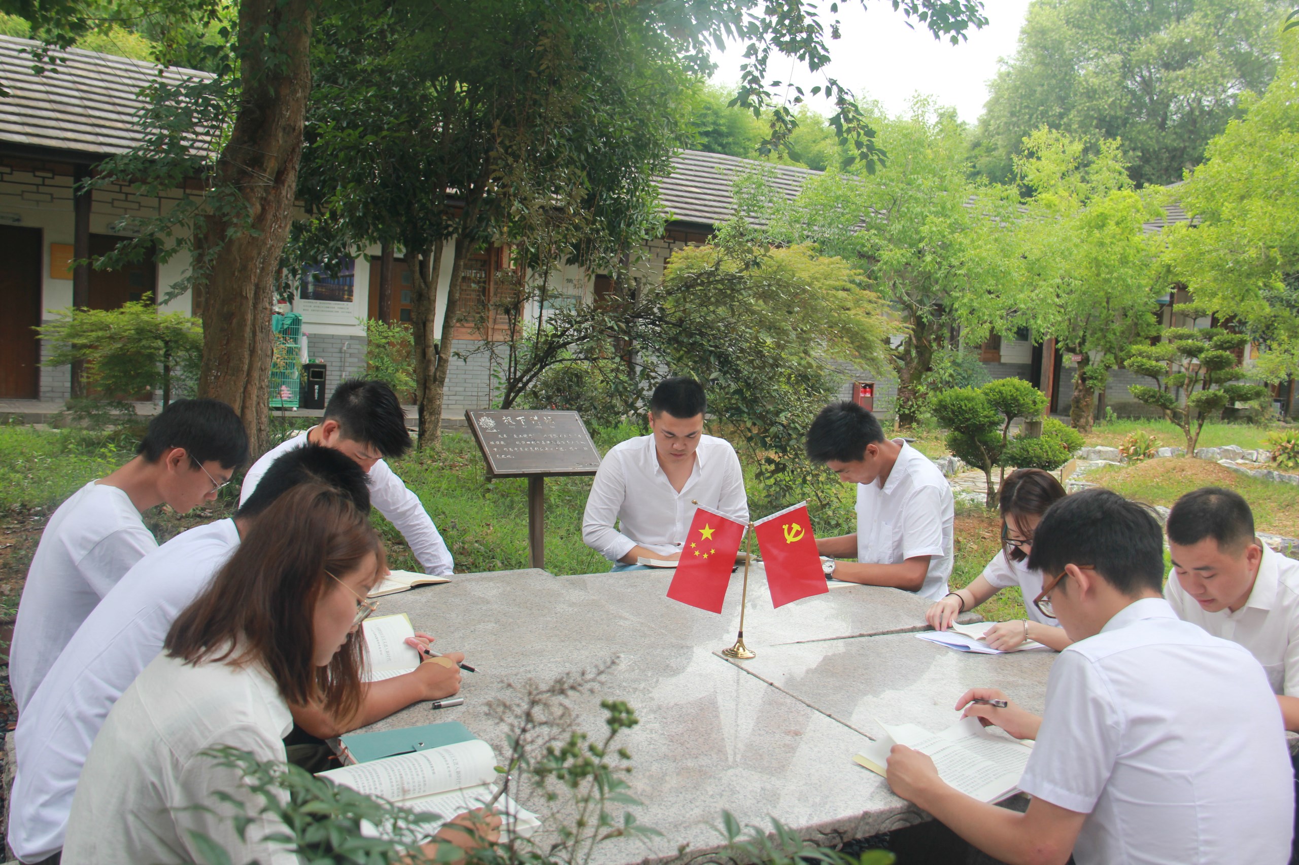 主題教育進(jìn)行時.jpg