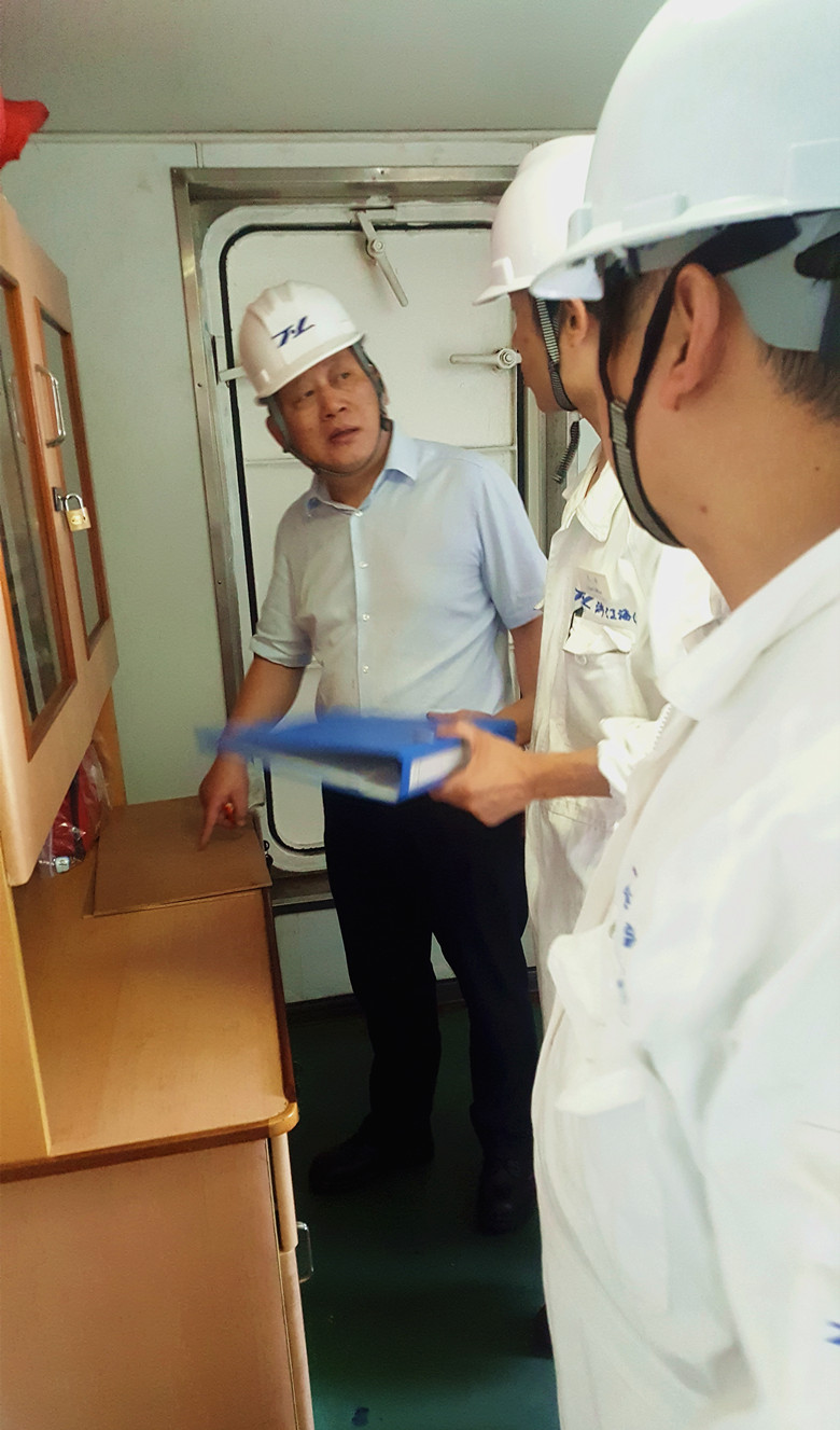 楊再剛到浙海157檢查指導3_副本.jpg