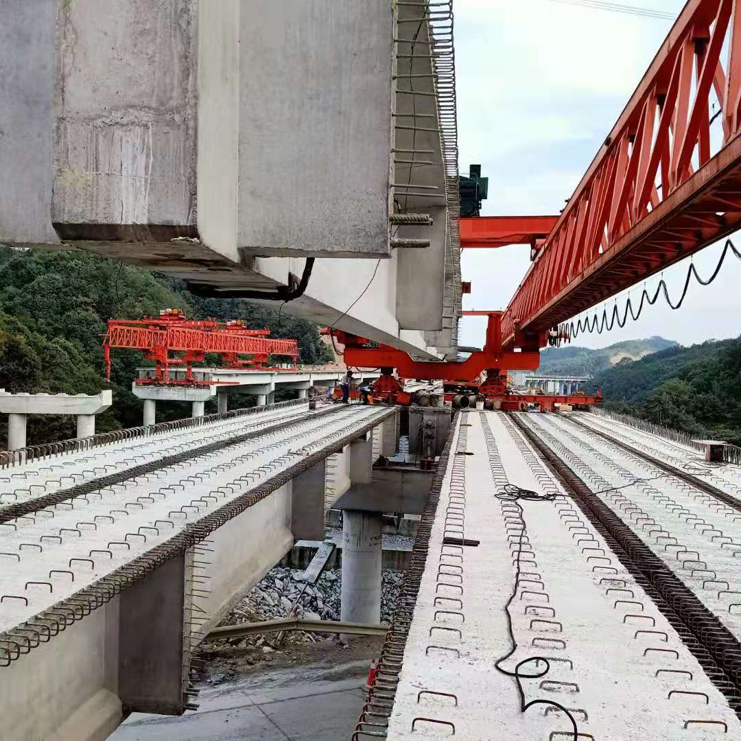 03ab4e6a5eca613ea861efc92033e173.jpg 架設梁板.jpg