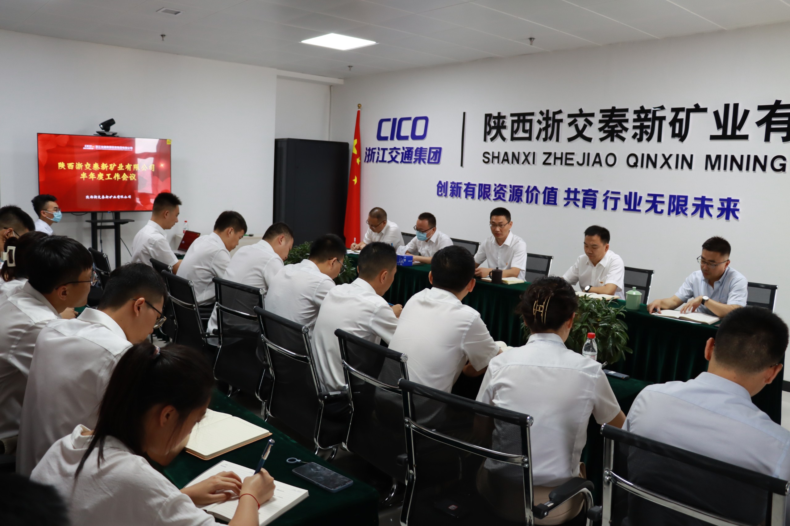 223ac2d095840eac587c4ede9dd48709.jpg
