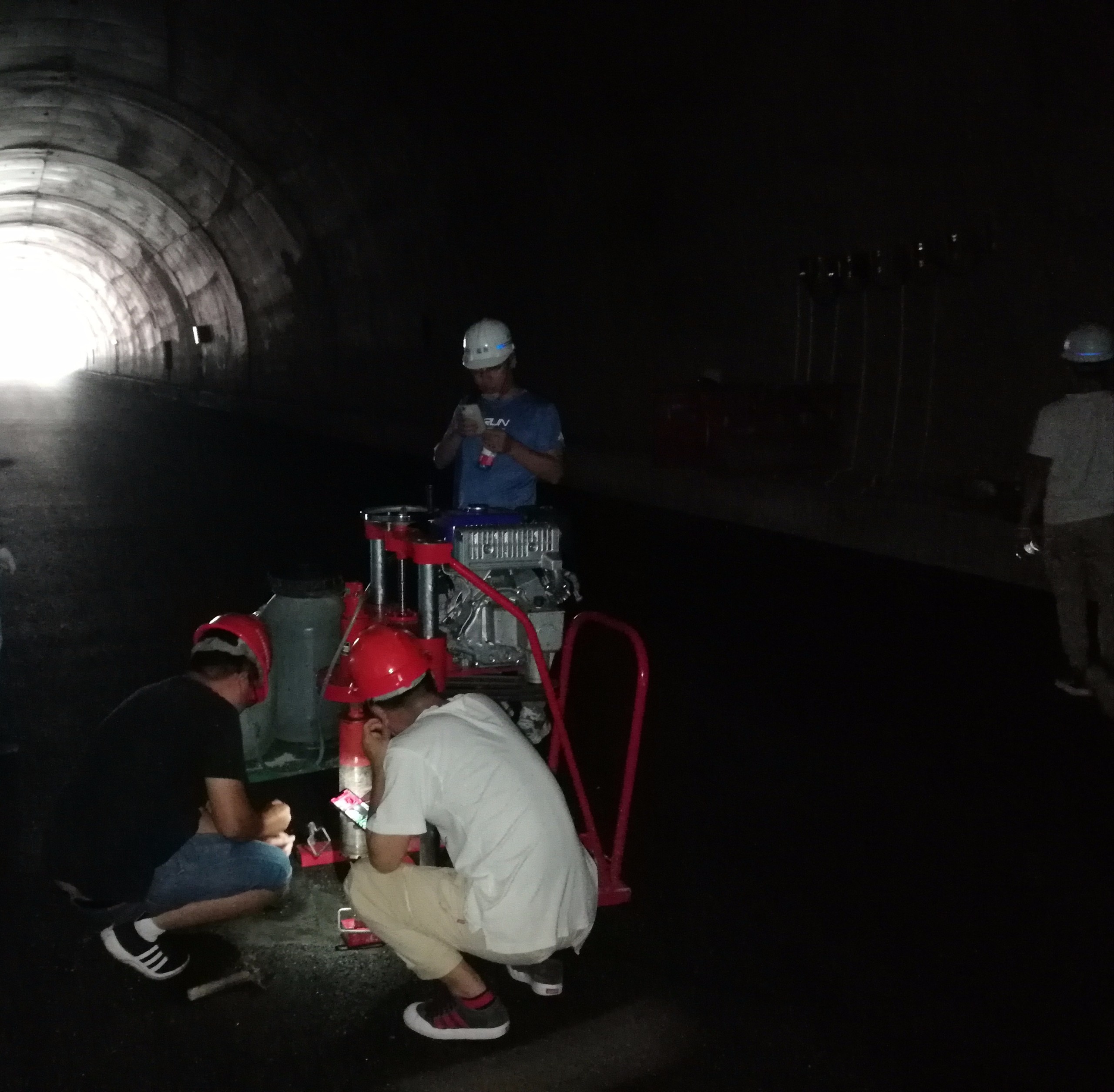 2019-7.16-楊大利-建金4標(biāo)清水塘隧道右洞瀝青路面組織驗(yàn)收 (2).jpg