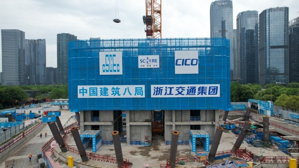 20240423省交通集團金融中心項目爬模架安裝調試順利完成(1)111.jpg
