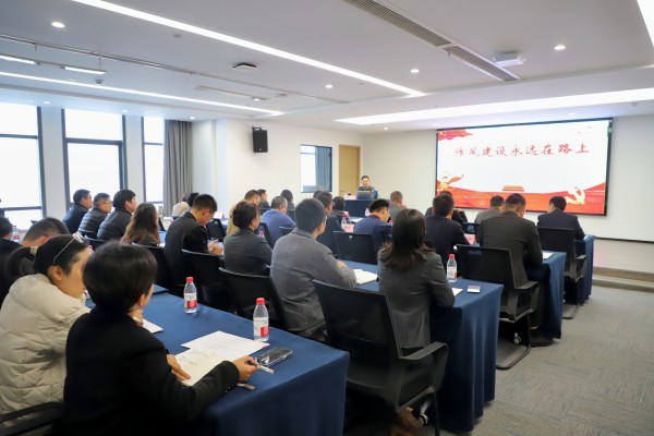 6a295d6350aaf5e70ae3516f739a1176.jpg 會(huì)議現(xiàn)場-側(cè)面照(1).jpg