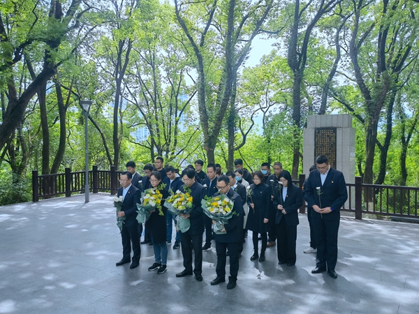 8b157de20bf3ba7ef4d7392cd2ad4831.jpg 交投地產集團麗水支部開展“清明祭英烈”緬懷活動_副本.jpg