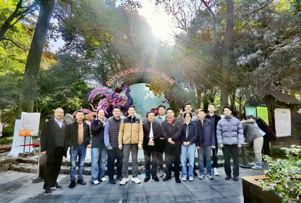 秋游合影(1)222.jpg