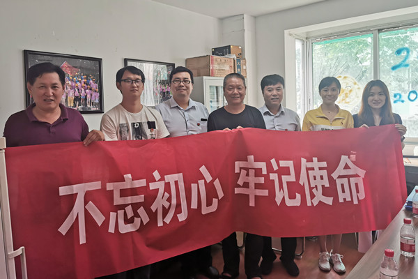杭州金基慰問老人.jpg