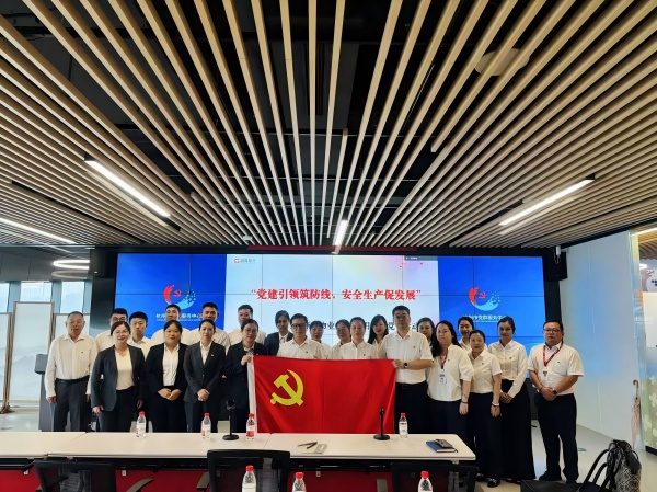 照片4-黨員大合影(1).jpg