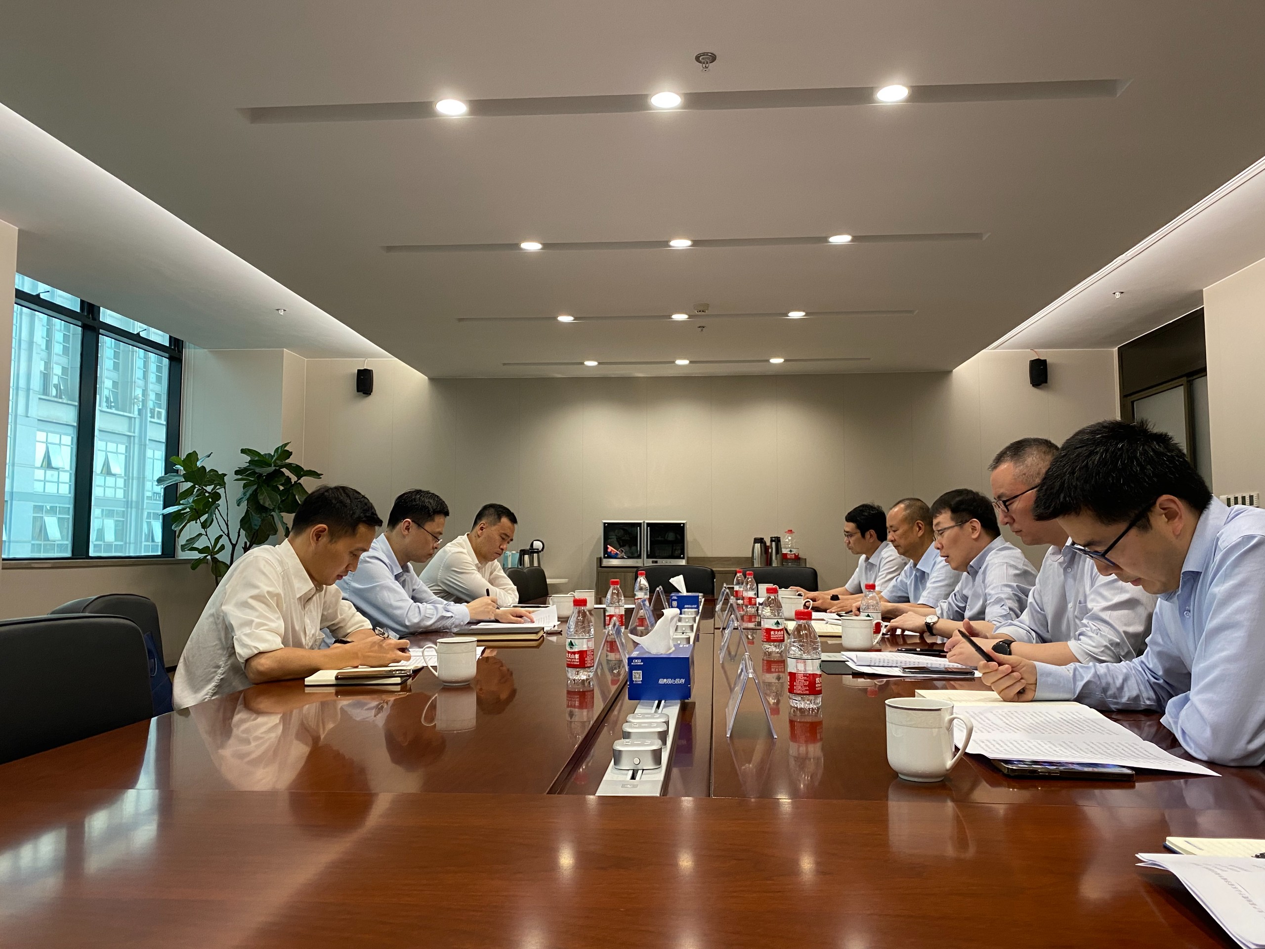 集團(tuán)公司副總經(jīng)理俞激到省經(jīng)投公司調(diào)研.jpg