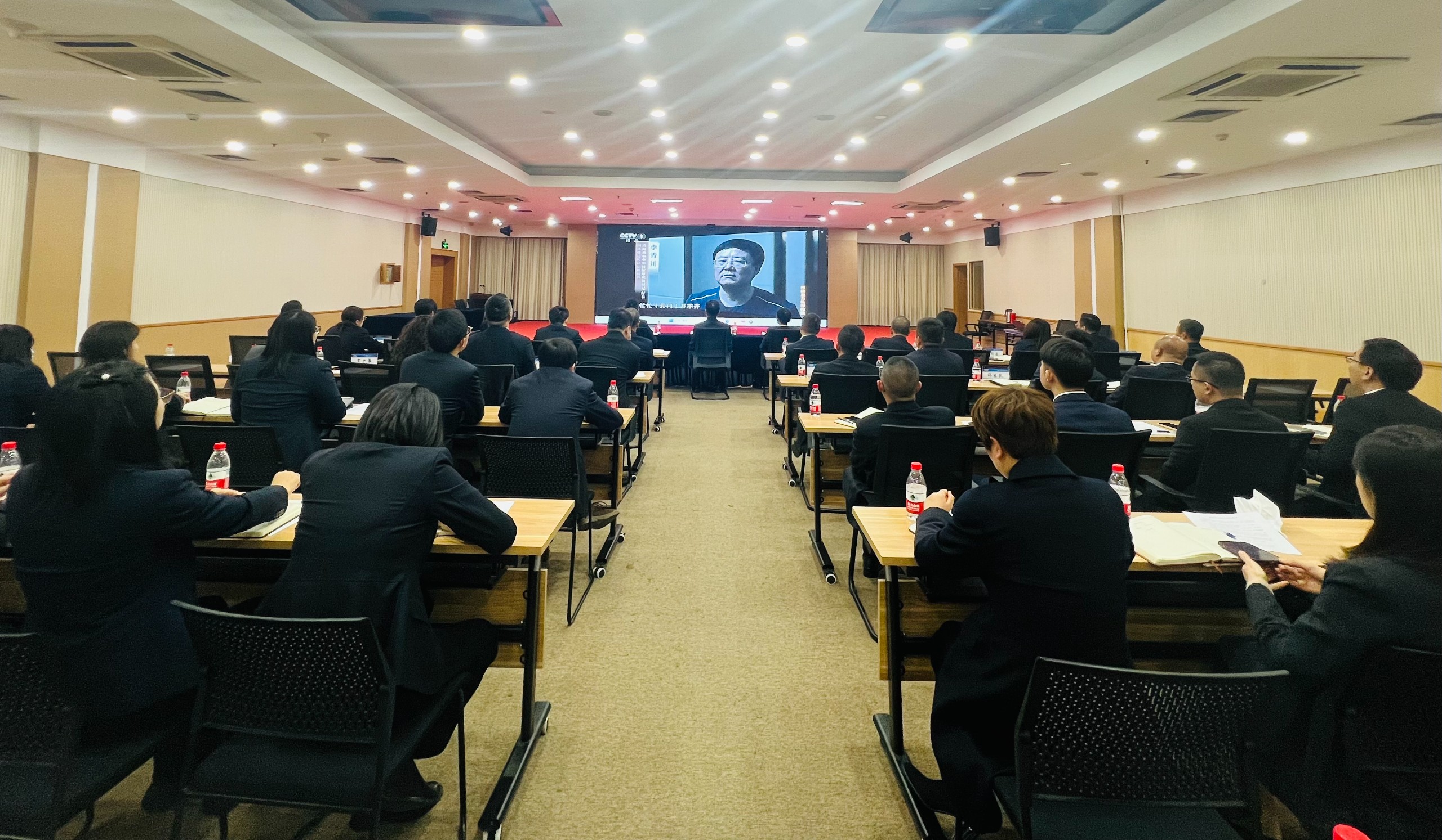 省經投公司召開2024年黨風廉政建設會議暨警示教育大會.jpg