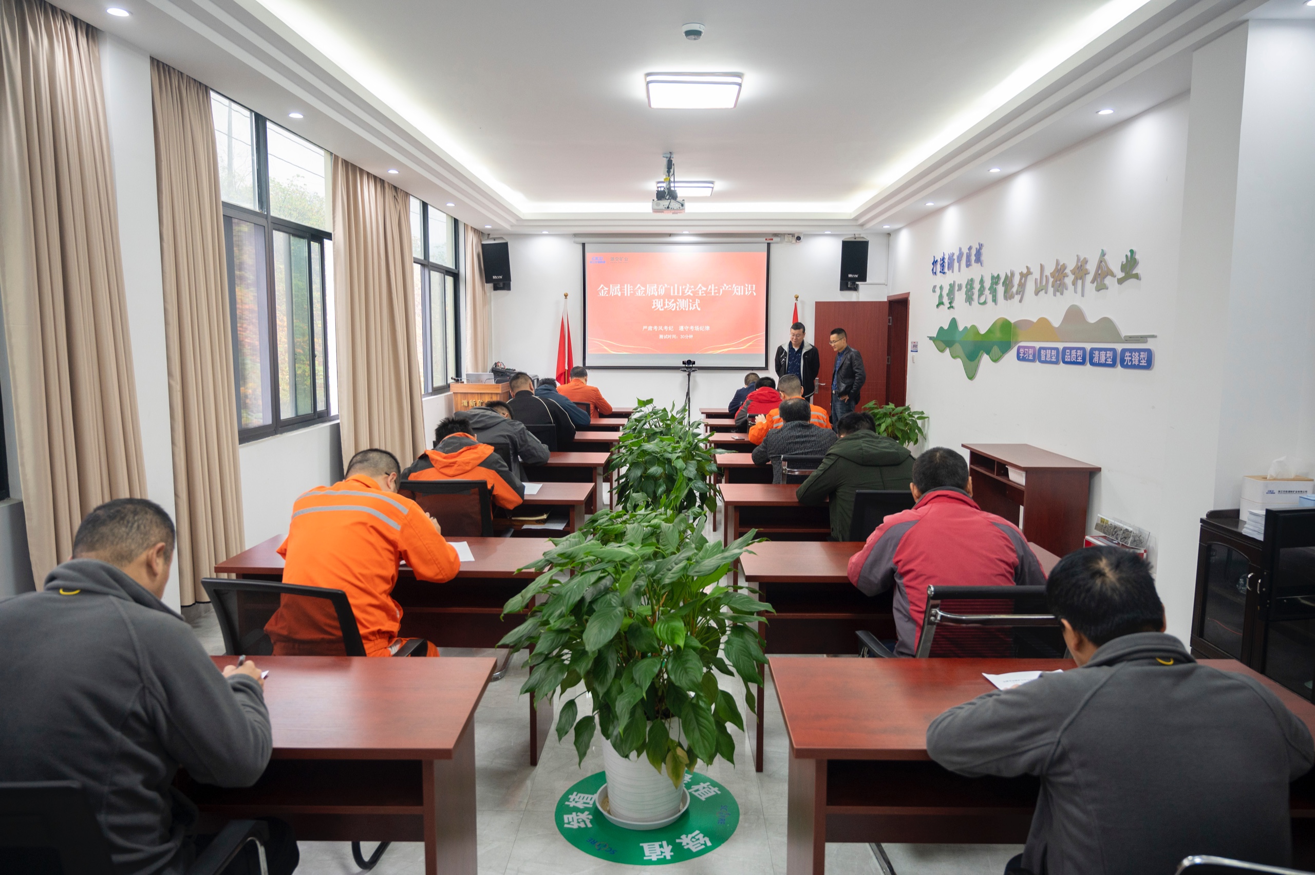 11.17縣應急局安全知識考試.JPG